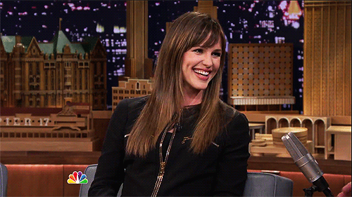 Jennifer Garner pointing at her head