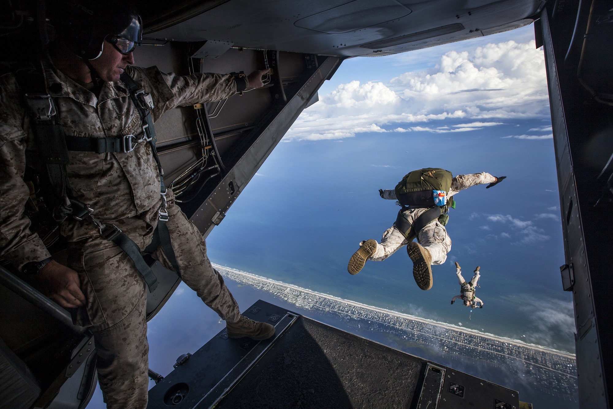 military personnel skydiving