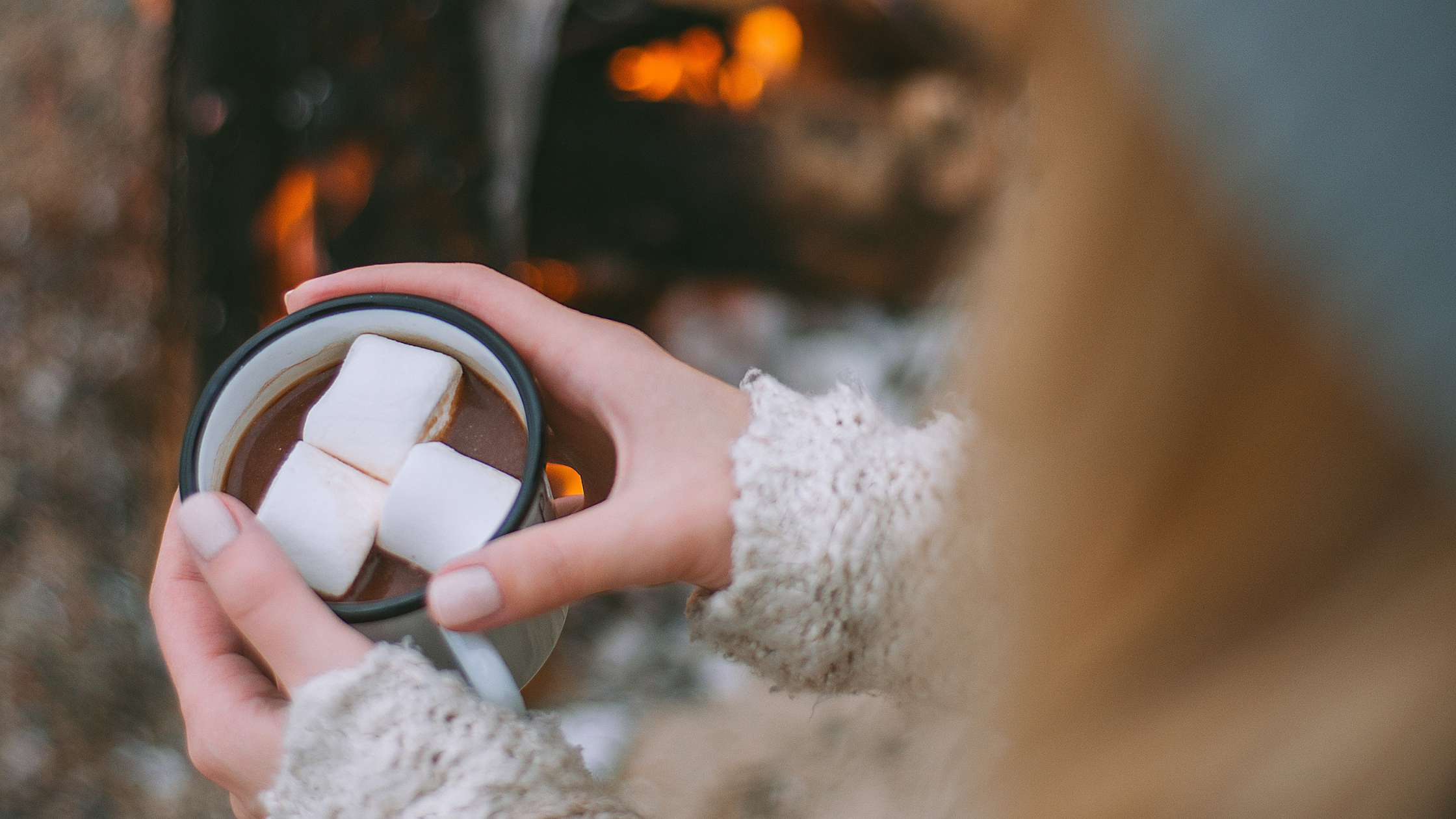 hot coco with large marshmellows